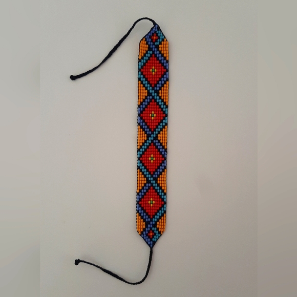 Pulsera hecha a mano por los Indígenas Wayuu de Colombia - Picture 2 of 2